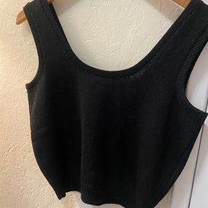 ST. JOHN immaculate like new sleeveless knit top S